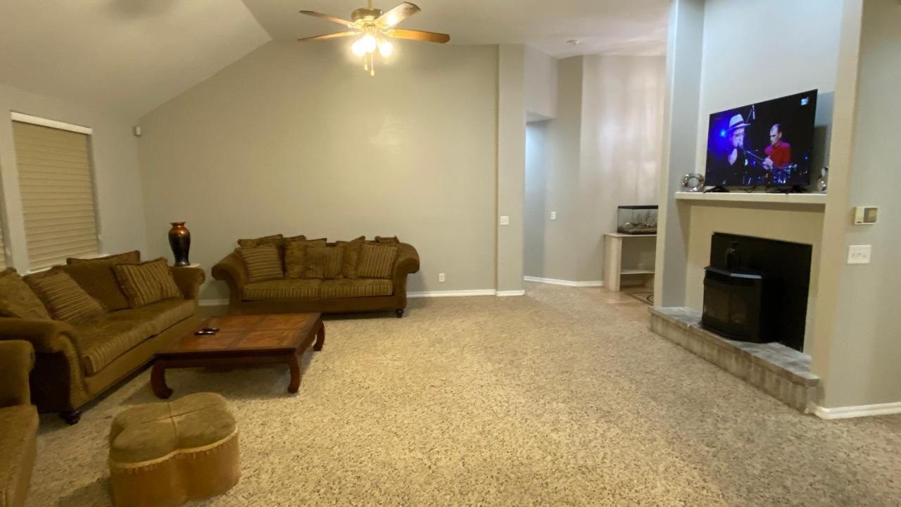 Beautiful Peaceful Desirable Home In Madera Rancho Exterior photo